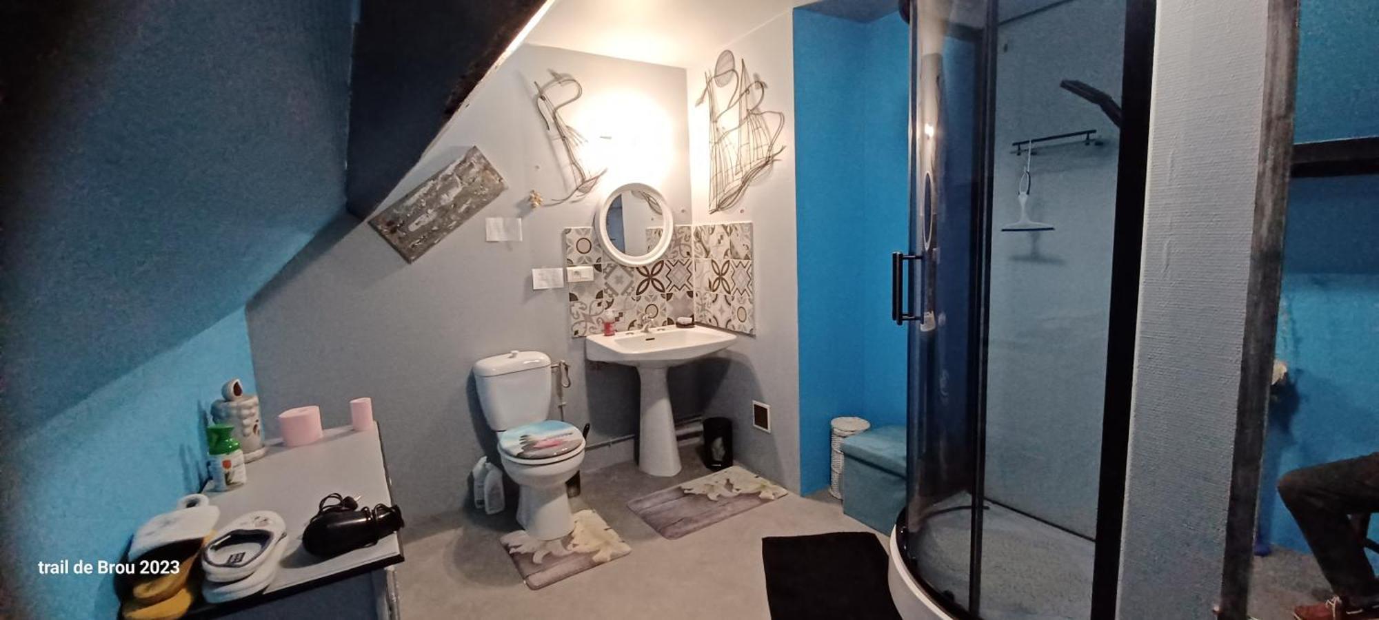 Les 3 chambres de LYLY situées a Brou Habitación foto